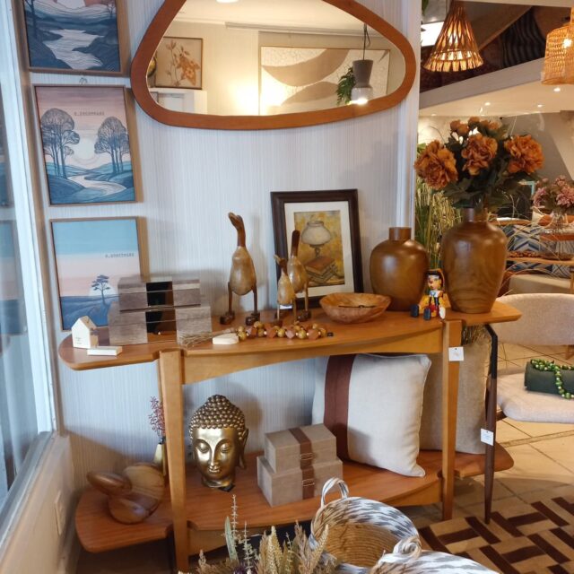 ✨ Sua casa merece esse toque especial!
Você não precisa de grandes mudanças para transformar seu ambiente… às vezes, os detalhes certos fazem tudo ✨

Na Companhia dos Sonhos, você encontra peças que trazem charme, aconchego e sofisticação para cada cantinho da sua casa 🏡
Vasos, quadros, almofadas, esculturas e muito mais para deixar seu espaço com a sua cara 💛

💡 Dica: misture alturas, texturas e materiais para criar uma decoração moderna e cheia de personalidade!

🛍️ Aproveite agora:
🔥 Toda a loja com 20% OFF
💳 Ou em até 10x no cartão
Corre para garantir o seu ✨

#Decoração #CasaLinda #DesignDeInteriores #Decorar #LarDoceLar Promoção CompanhiaDosSonhos